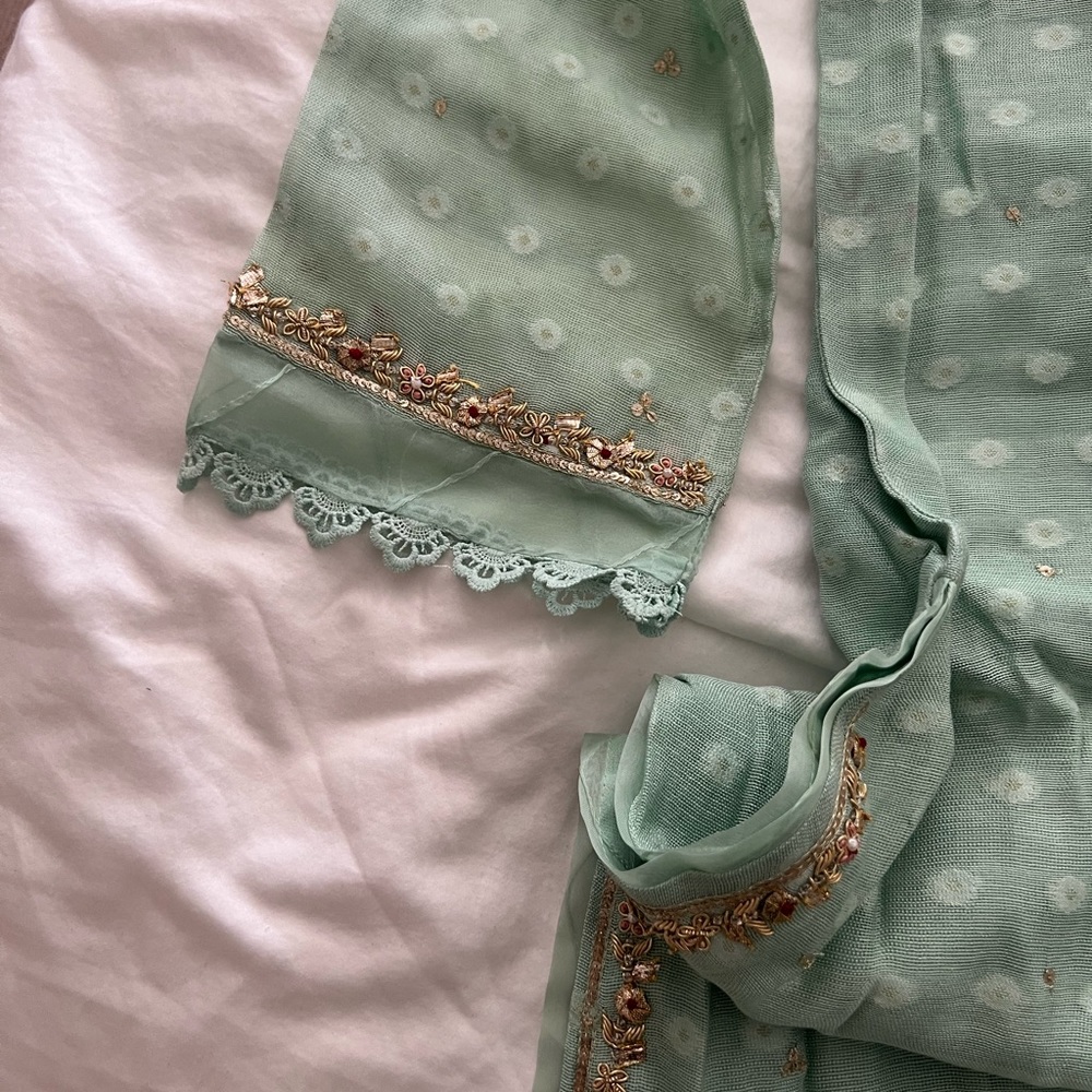 Agha Noor small embroidered Kurta - Picture 4 of 6